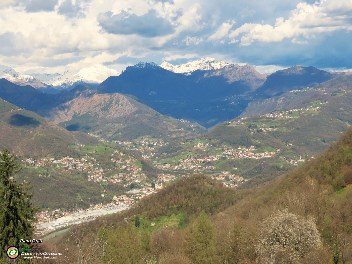 72 Bella vista sulla conca di Zogno.JPG